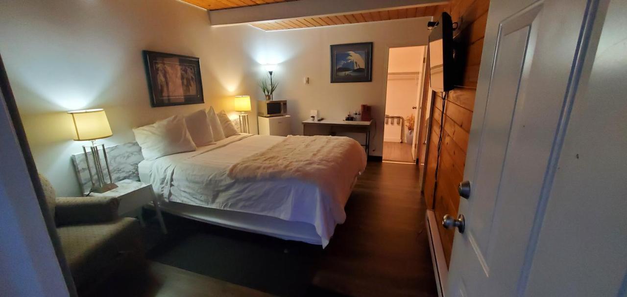 Pines Motel Sicamous Exteriér fotografie